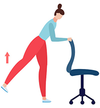Esercizi da fare in ufficio: sollevamento gambe